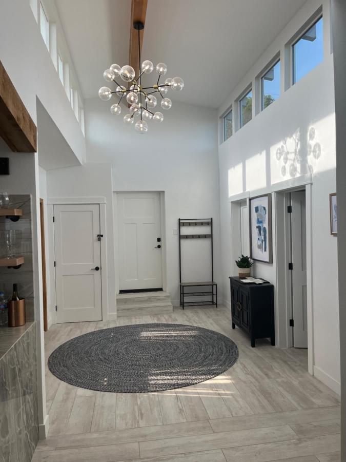 5-Star Hillside Home With Coastal Views, Gameroom, Pool, Hot Tub, 8 People Max Occupancy, 2024 Remodel, New Management, Free Parking Ventura Exteriör bild